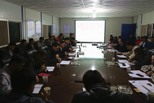 吹響總攻的號角  齊心協(xié)力奮戰(zhàn)40天——滇池國際會展中心項目召開奮戰(zhàn)40天動員大會