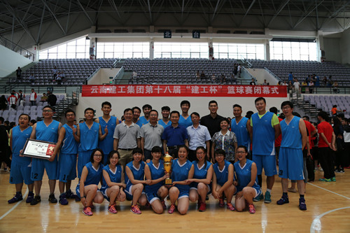 公司男子籃球隊衛(wèi)冕集團(tuán)第十八屆“建工杯”籃球賽冠軍