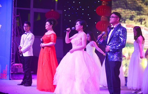 心?起航   夢?飛揚(yáng)——公司舉辦 “奔跑吧，云南二建”2015年度先進(jìn)表彰暨迎新春文藝晚會(huì)