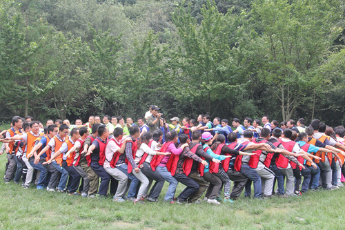 強(qiáng)隊伍、講協(xié)作、展風(fēng)貌，為二建發(fā)展凝心聚力——公司組織中層以上領(lǐng)導(dǎo)干部進(jìn)行戶外拓展培訓(xùn)