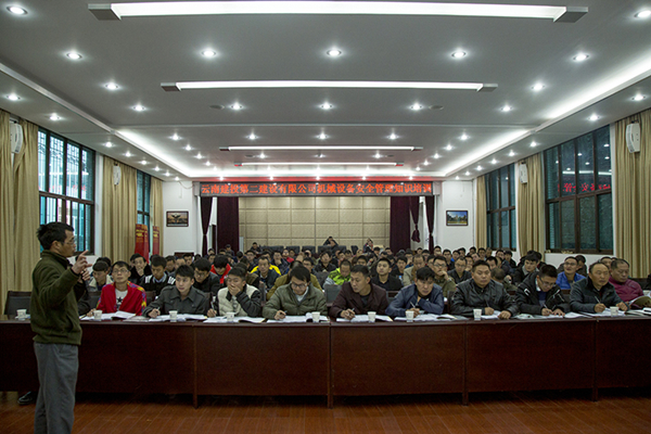 公司組織開(kāi)展機(jī)械設(shè)備安全管理知識(shí)培訓(xùn)