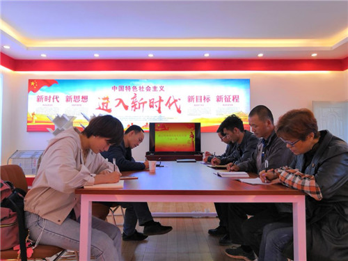 公司領(lǐng)導(dǎo)為滇池明珠廣場二期建設(shè)項目臨時黨支部黨員講黨課