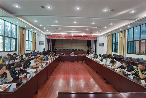 王現(xiàn)合為分管聯(lián)系黨支部黨員干部職工講黨課