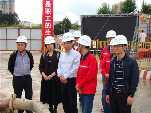 陳定華一行到曲靖片區(qū)進(jìn)行雙節(jié)慰問(wèn)