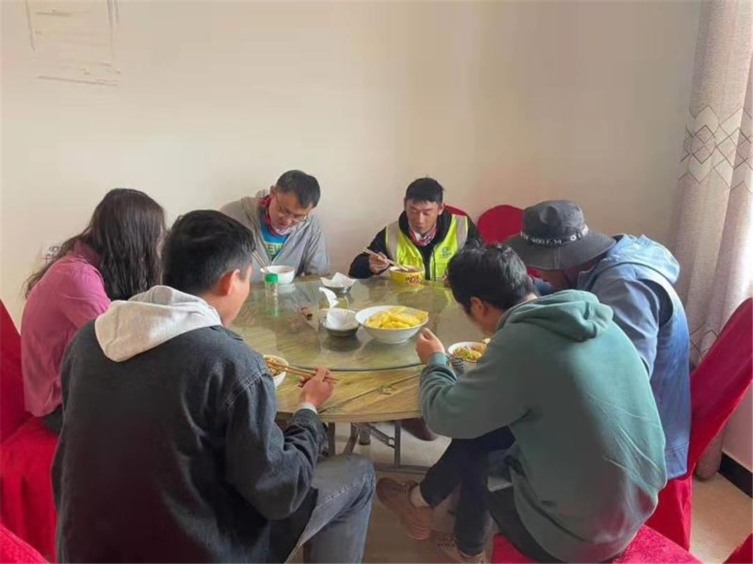 無論再忙，也別忘了吃飯 ?——二建干飯人圖鑒