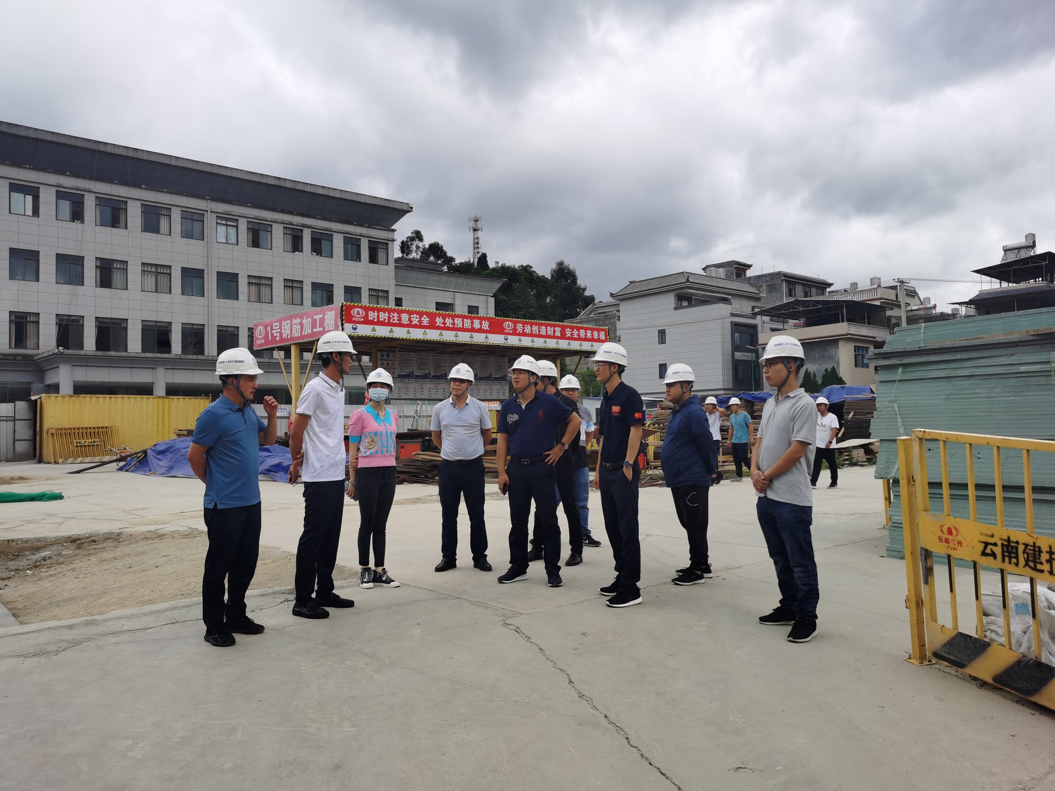 【我為群眾辦實事】萬向遵一行檢查指導鳳慶縣在建項目