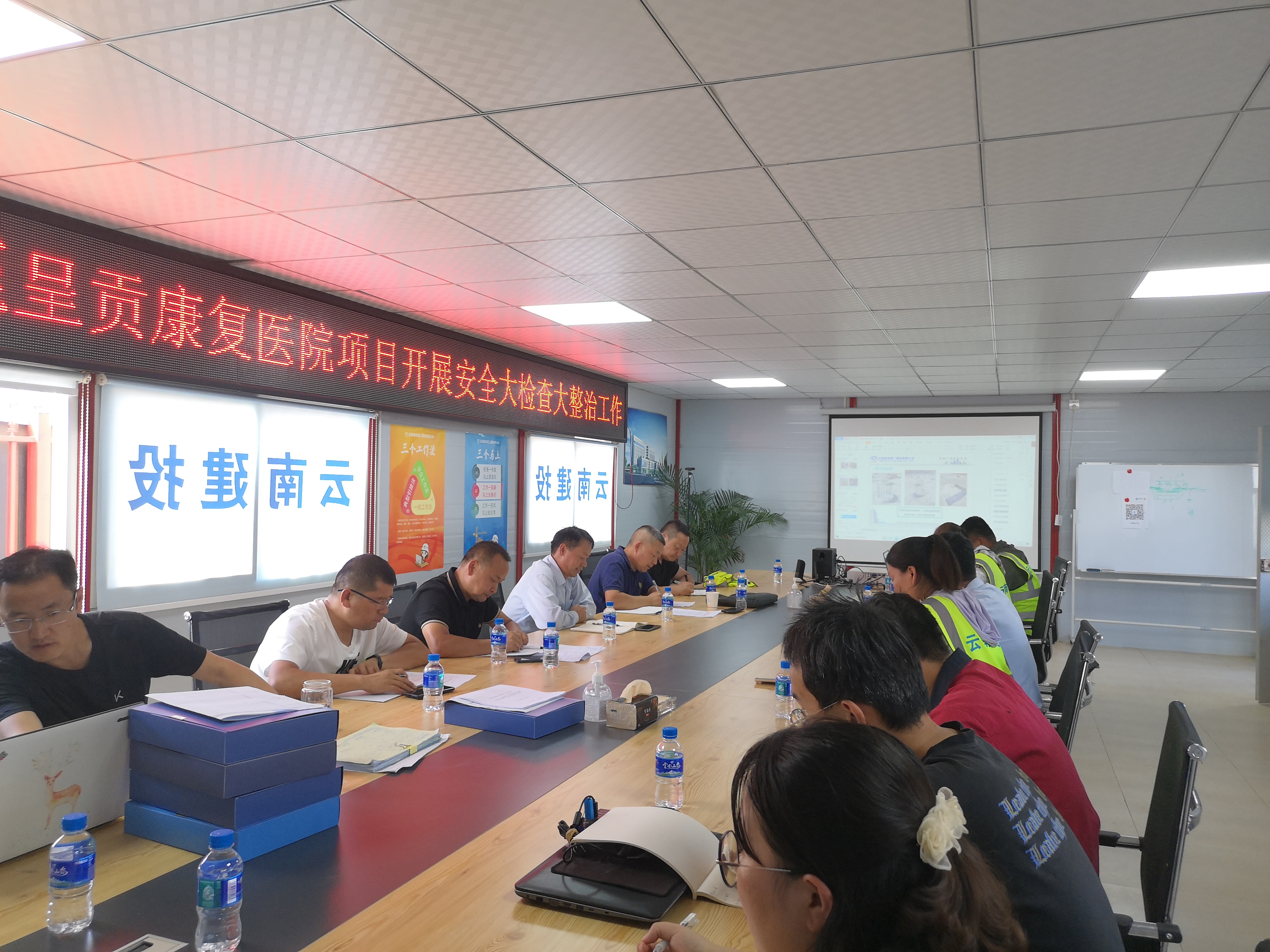 【貫徹一線工作法】陳定華一行到呈貢康復(fù)醫(yī)院項(xiàng)目開展安全隱患大檢查大整治工作