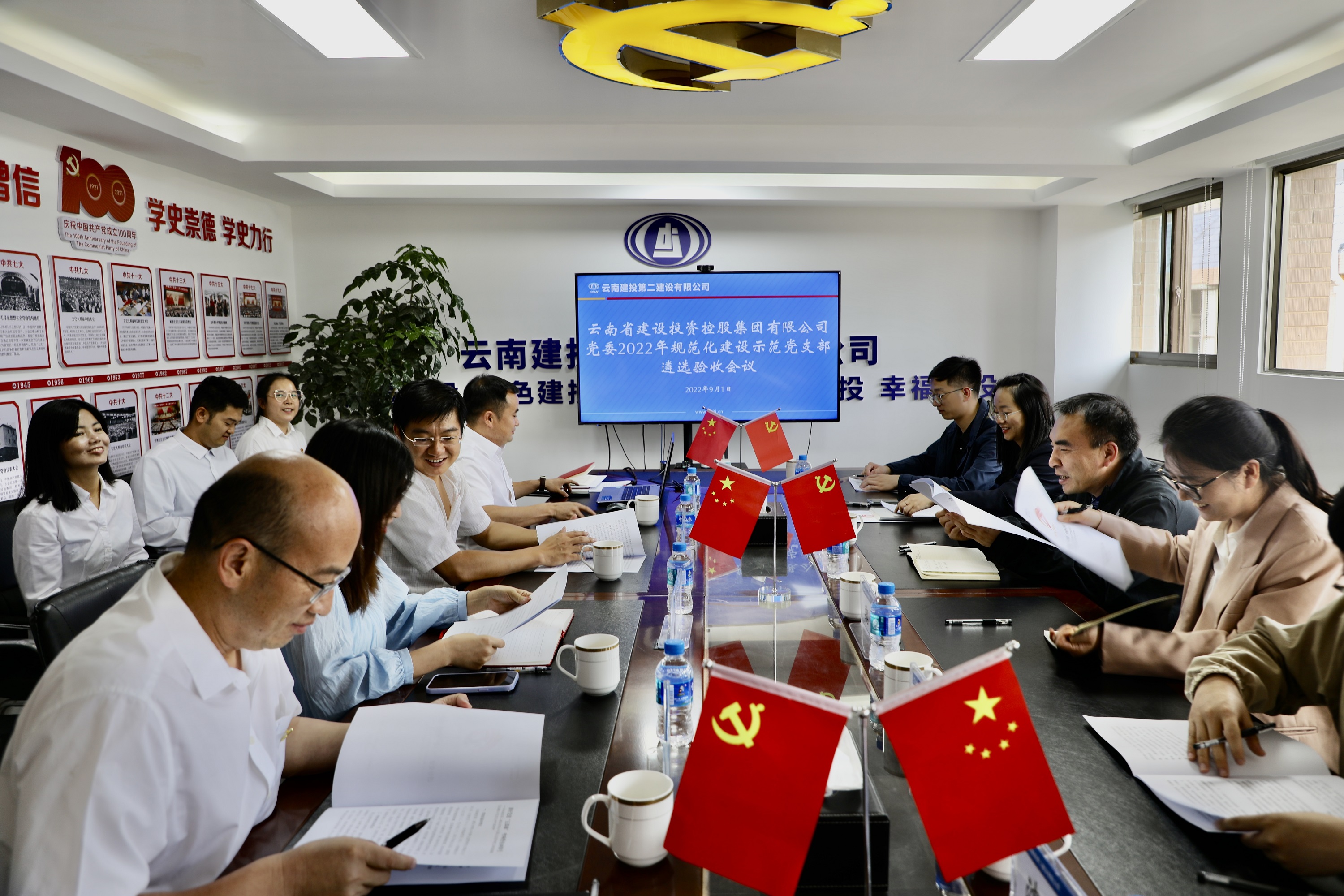 馬占臣帶領(lǐng)集團(tuán)規(guī)范化建設(shè)示范黨支部遴選驗(yàn)收組到公司第五直管部黨支部檢查指導(dǎo)