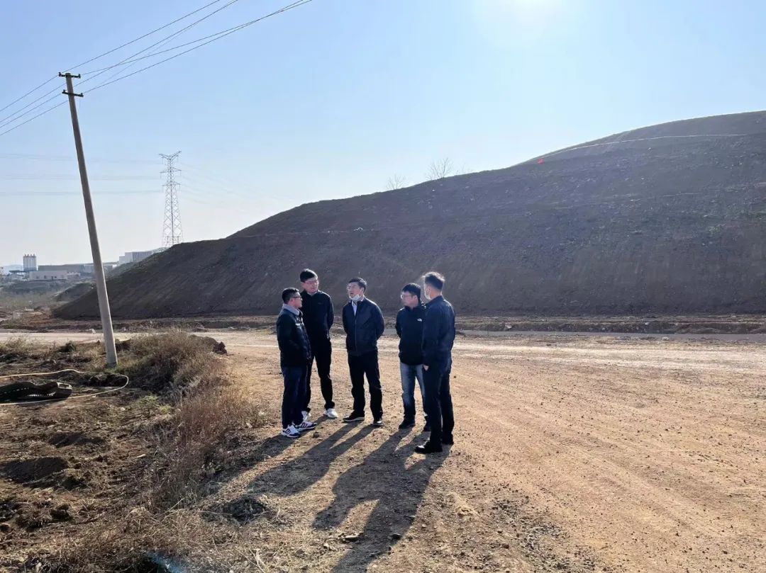 【貫徹一線工作法】萬向遵一行到云南昭通光伏高透基材項(xiàng)目土石方及強(qiáng)夯工程調(diào)研