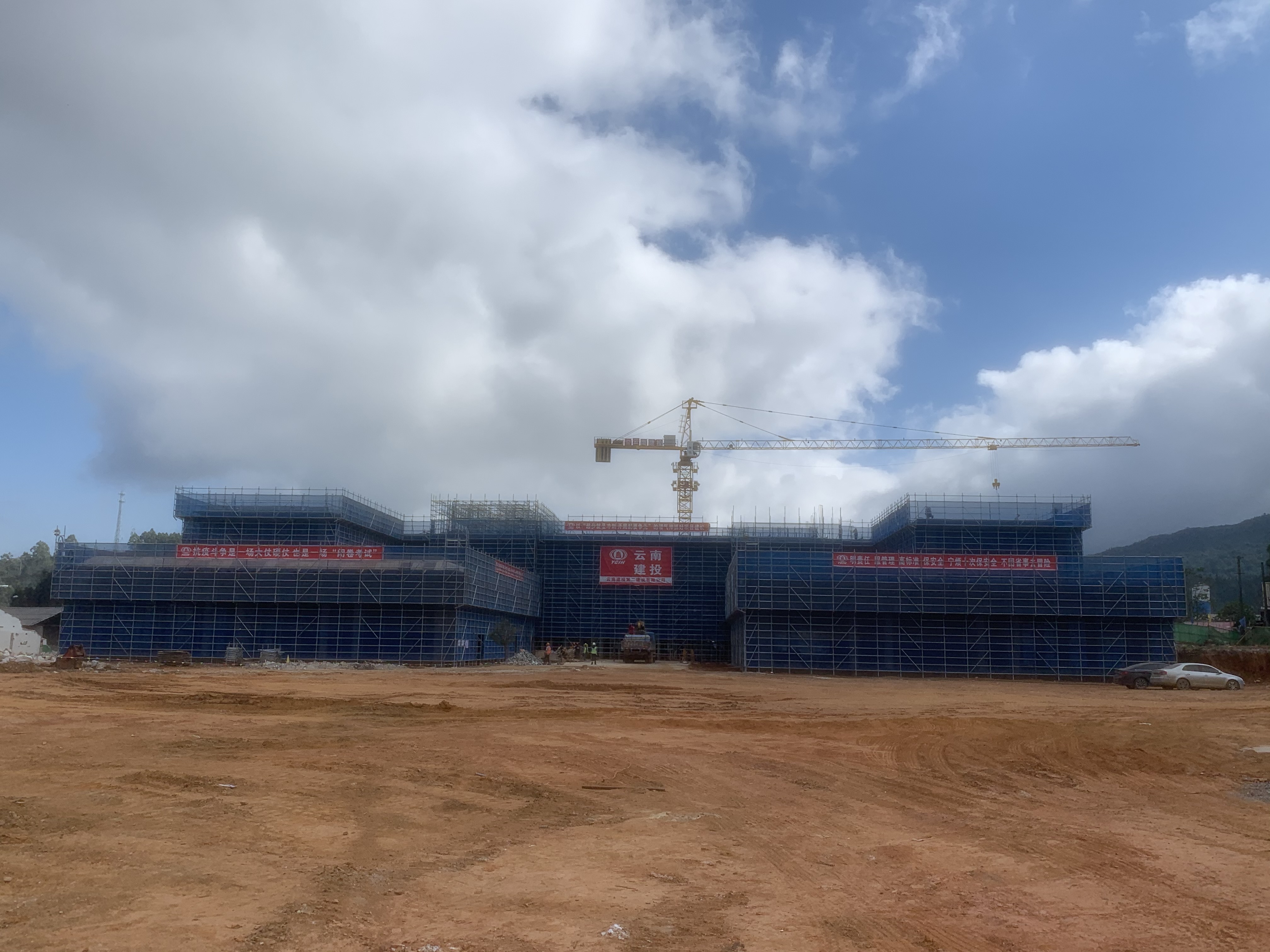 【決戰(zhàn)四季度】西盟縣大黑山通道建設項目（EPC）主體聯(lián)檢樓結(jié)構順利封頂