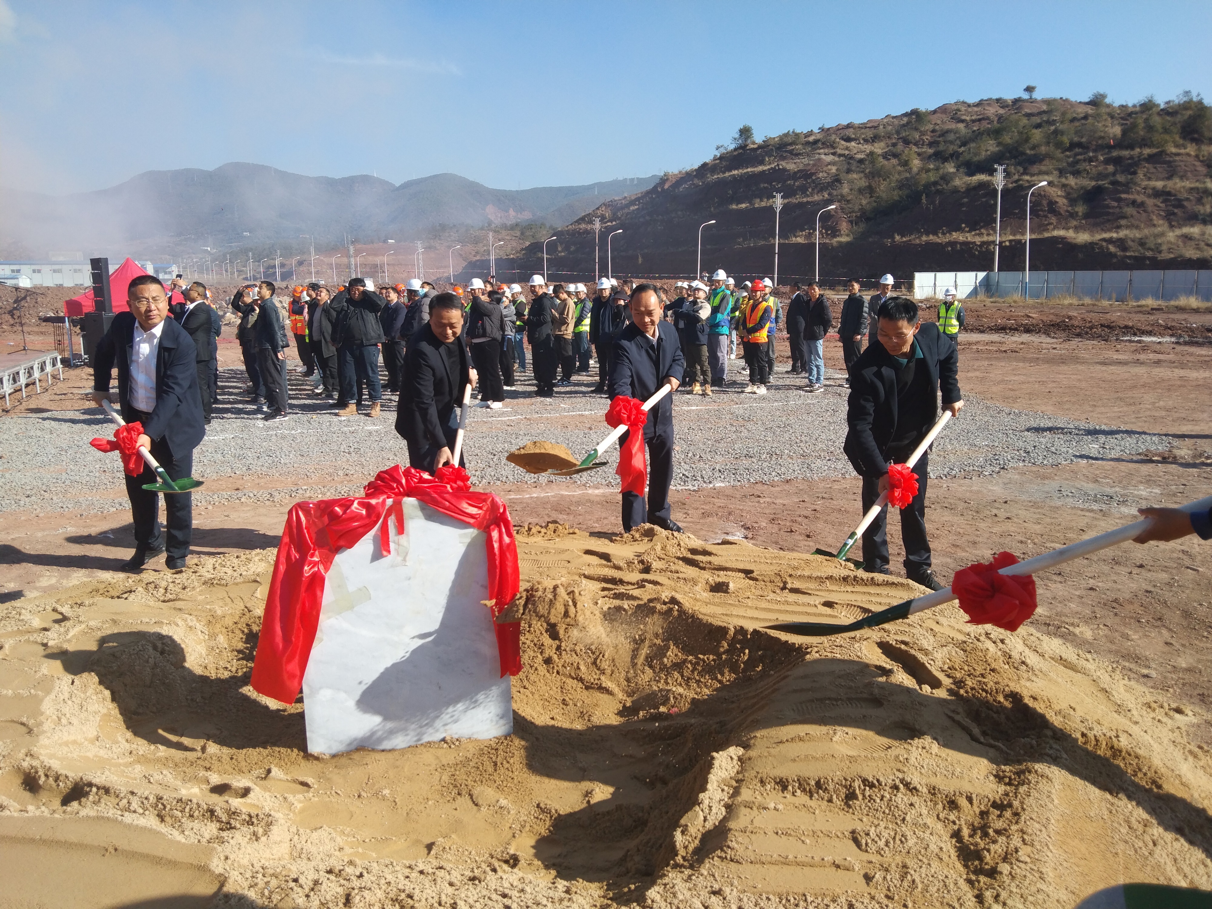 【項(xiàng)目動(dòng)態(tài)】起步?jīng)_刺 開局爭先！楚雄高新區(qū)云甸保障性租賃住房建設(shè)項(xiàng)目舉行開工奠基儀式