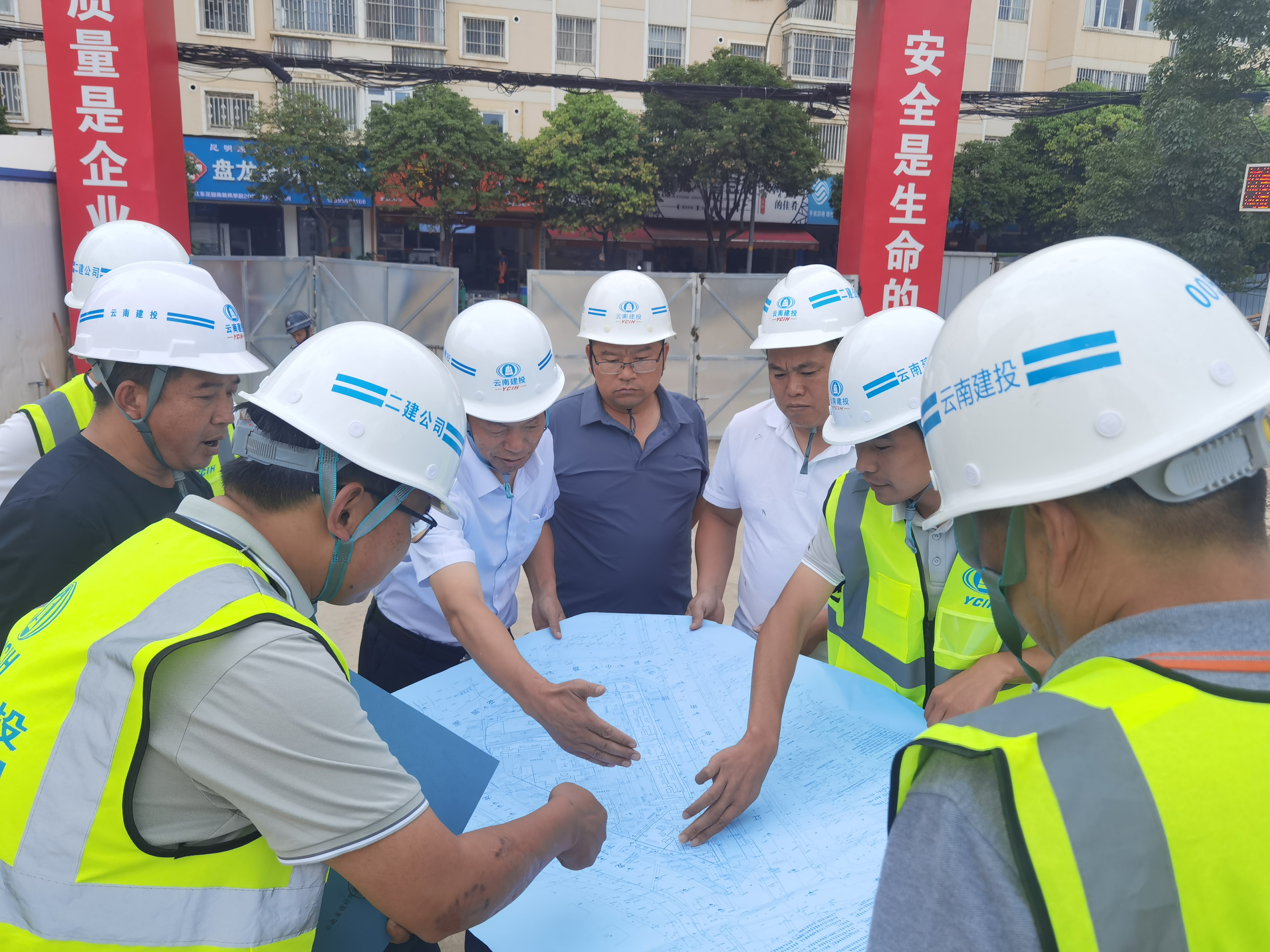 【公司要聞】陳定華到金樾玖璋小區(qū)項目調(diào)研