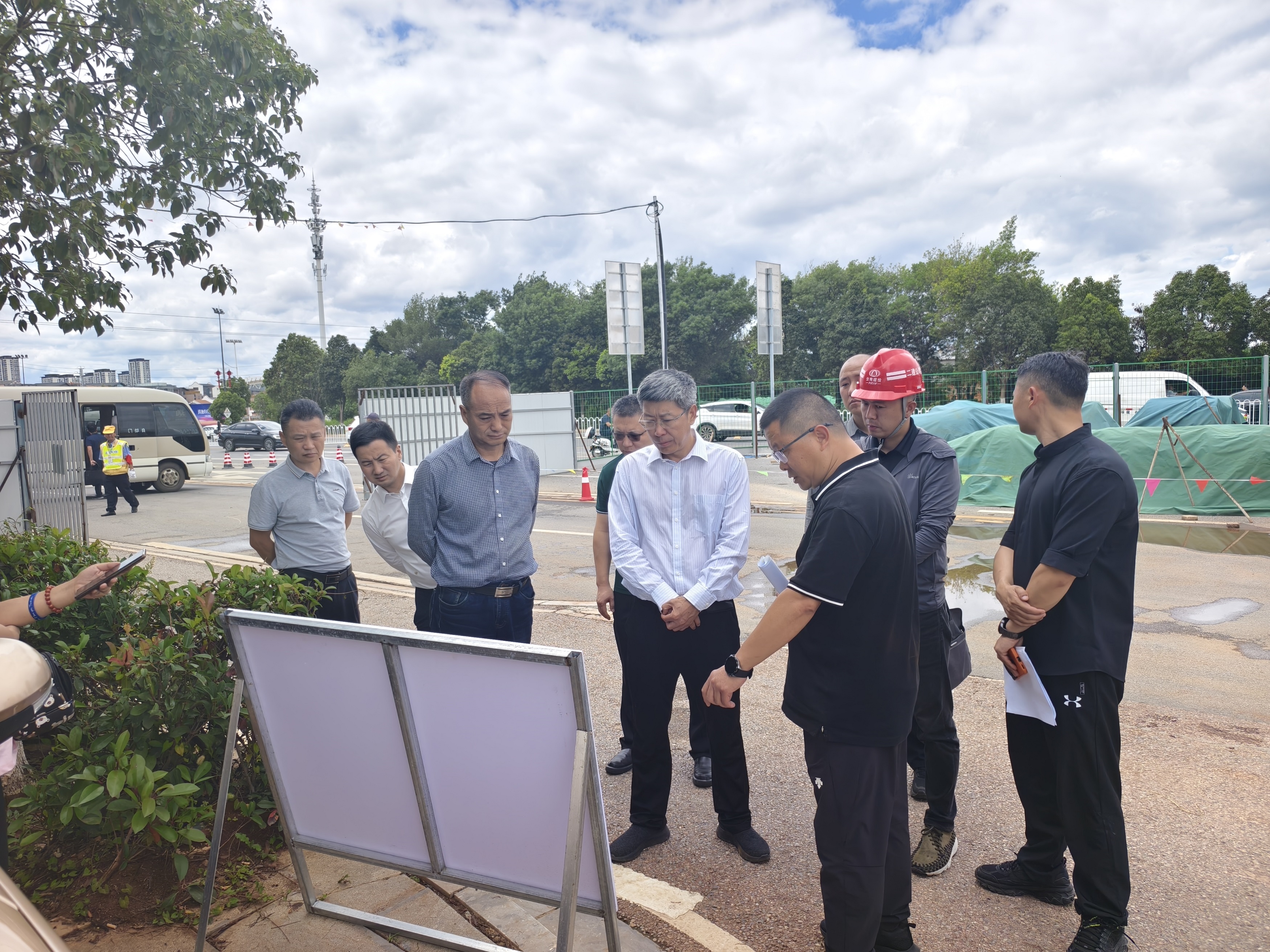 【公司要聞】云南滇中新區(qū)黨工委委員、管委會(huì)副主任、昆明市官渡區(qū)委書記陳漢一行調(diào)研蝦壩河綜合整治工程