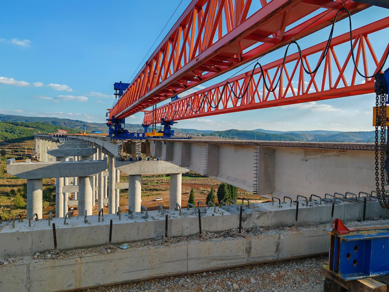 【百日攻堅(jiān)】宣富高速土建六分部播樂(lè)特大橋高墩封頂，右幅順利架通