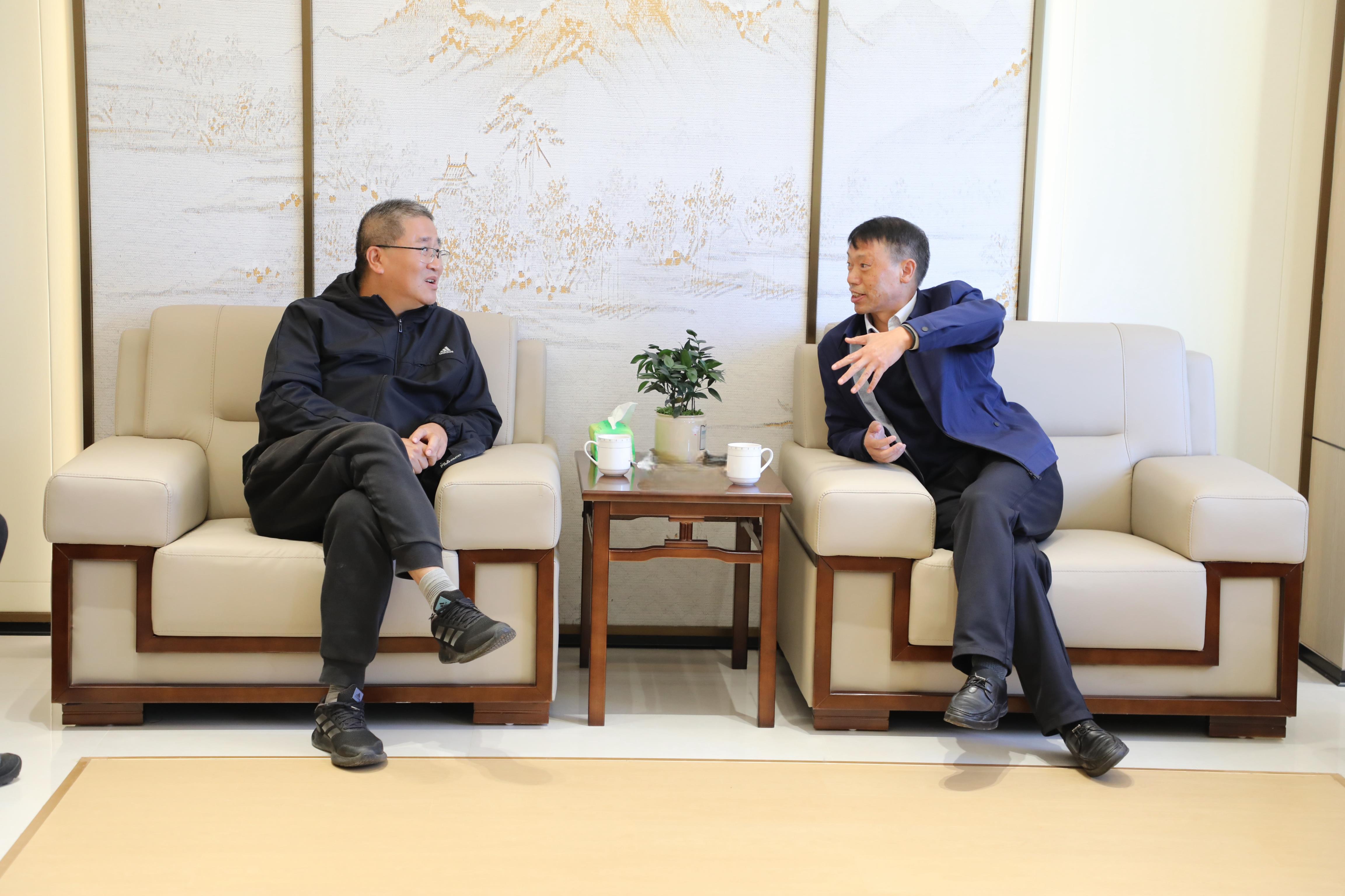 【公司要聞】金平縣人大常委會(huì)黨組書(shū)記、主任刁繼清到公司交流座談