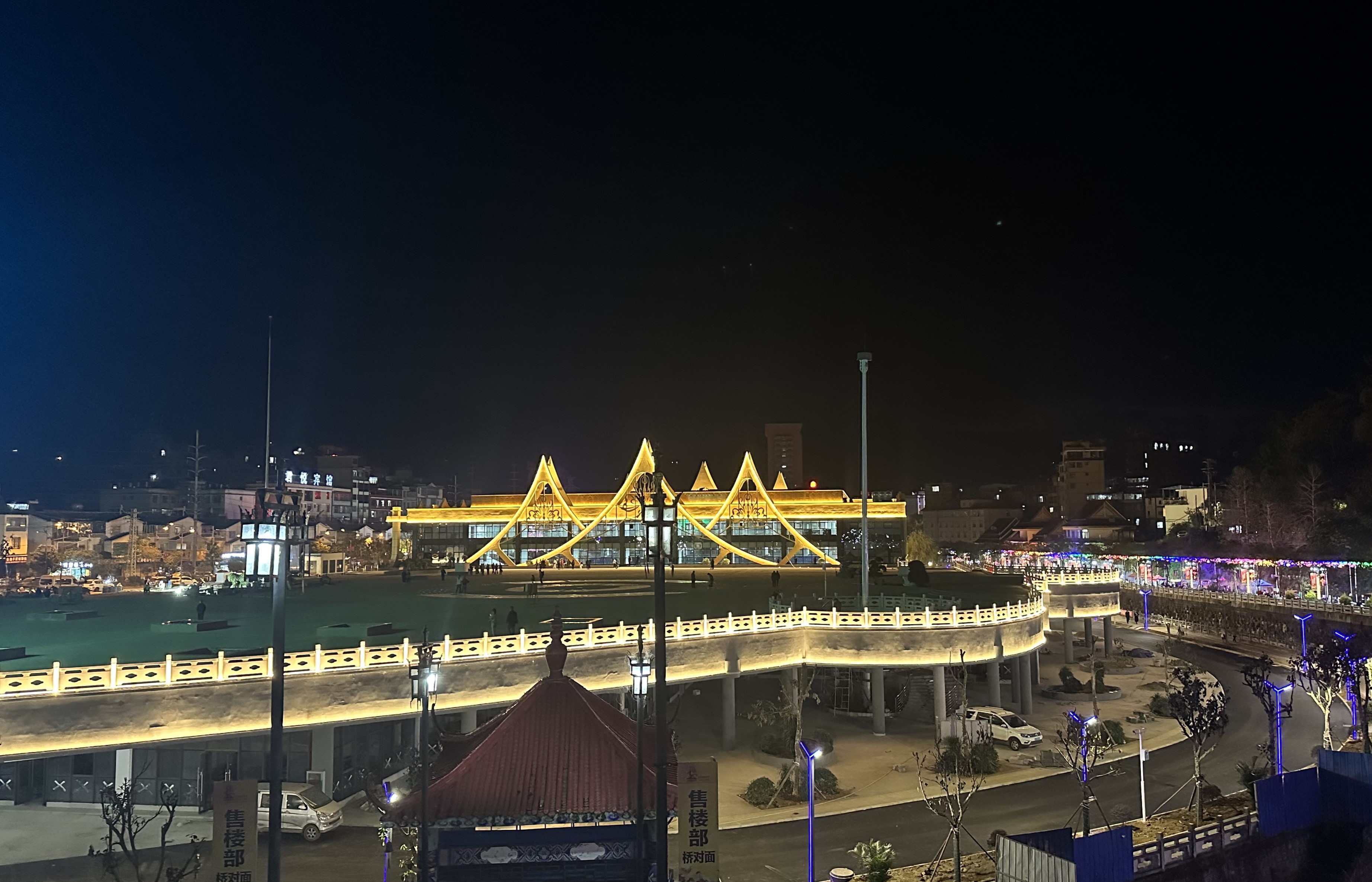 【百日攻堅(jiān)】百日攻堅(jiān)新進(jìn)展！金平縣國(guó)門(mén)文化交流中心項(xiàng)目順利交付