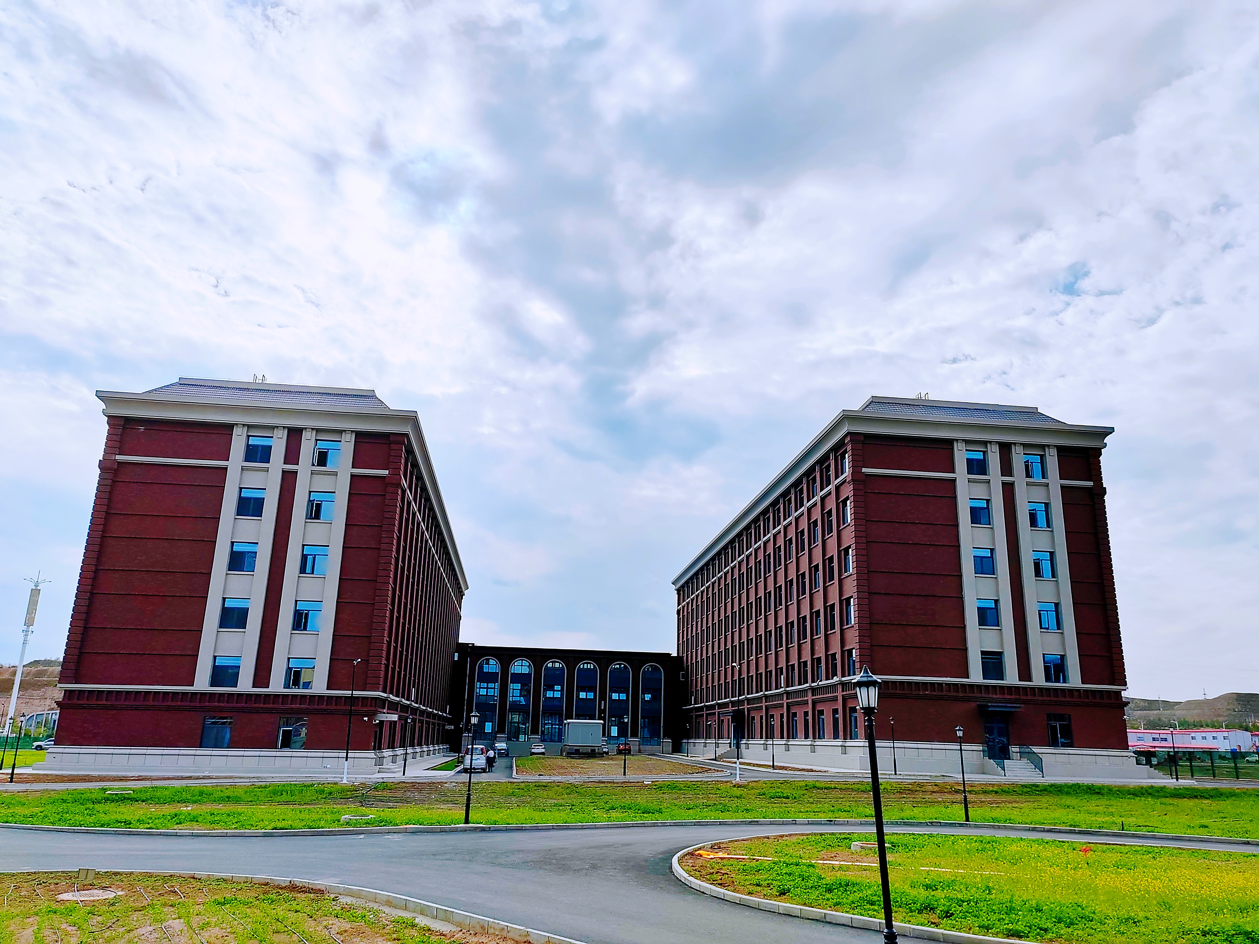 【百日攻堅】蘭州信息科技學(xué)院17#、18#書院建設(shè)項目通過竣工驗收